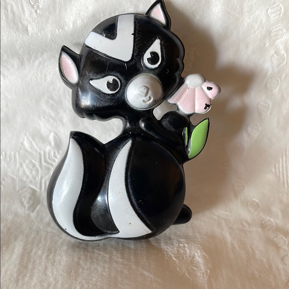 Avon Kids Skunk Brooch - Black and White